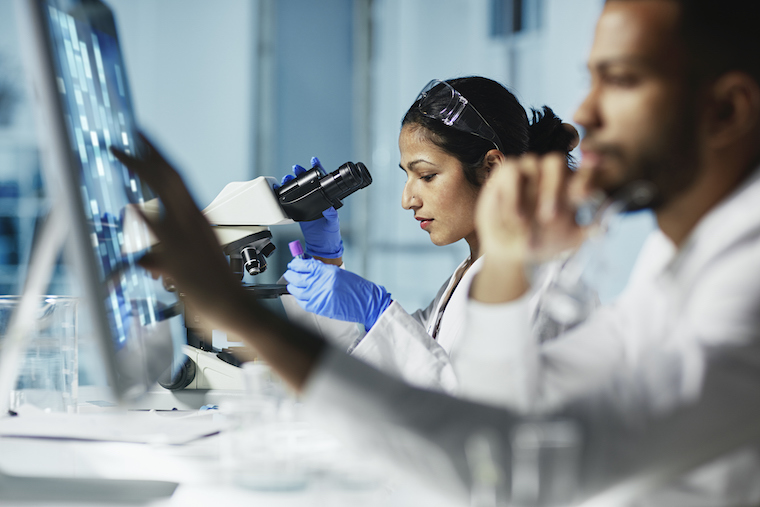 Two scientists work in a lab.