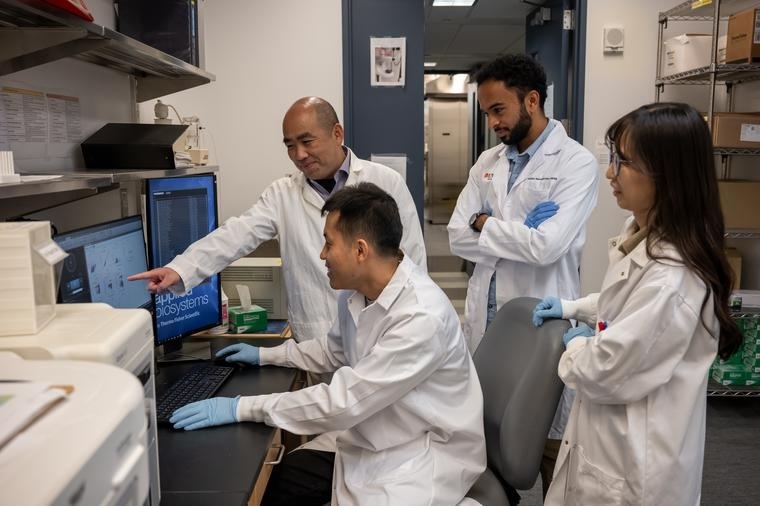 Jie Sun and his team in the lab